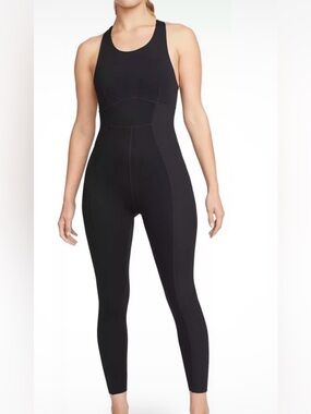 NWT Nike Yoga Dri-FIT Luxe Women’s medium 7/8 Jumpsuit
